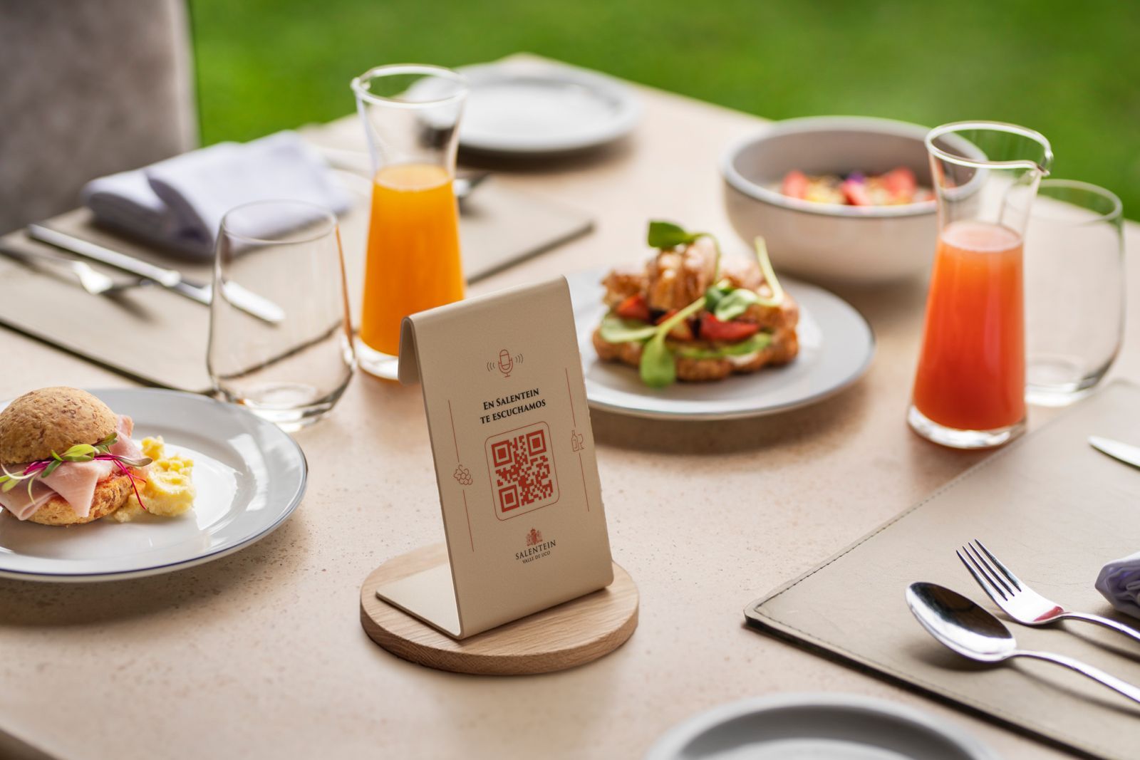 Mesa de restaurante con QR